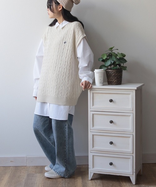 BEVERLY HILLS POLO CLUB(ビバリーヒルズポロクラブ)の「【BEVERLY HILLS POLO CLUB/ビバリーヒルズポロクラブ】ブランドワンポイントロゴ刺繍 ケーブル編みデザイン ニットベスト/オーバーサイズ/2024SS(ベスト・レディース・ブラック/ネイビー/グリーン/アイボリー・M/L/XL)」の8枚目の写真