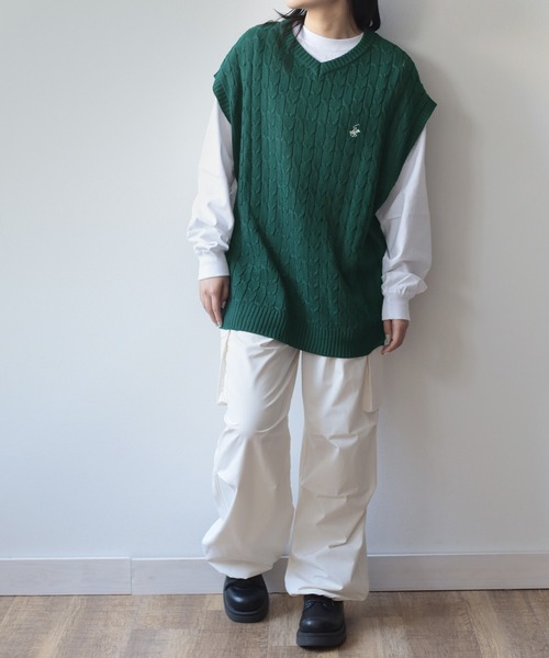 BEVERLY HILLS POLO CLUB(ビバリーヒルズポロクラブ)の「【BEVERLY HILLS POLO CLUB/ビバリーヒルズポロクラブ】ブランドワンポイントロゴ刺繍 ケーブル編みデザイン ニットベスト/オーバーサイズ/2024SS(ベスト・レディース・ブラック/ネイビー/グリーン/アイボリー・M/L/XL)」の20枚目の写真