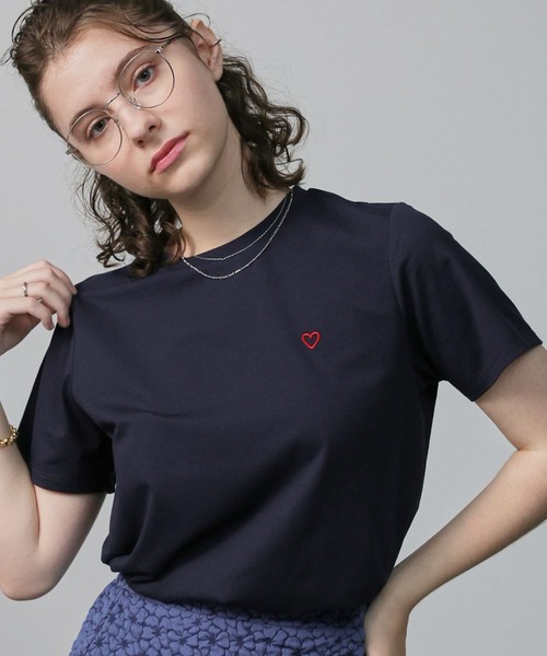saloon（サルーン）の「SALOON(サルーン)/【InRed7月号掲載】ワンポイントハート刺繍Ｔシャツ《再入荷・新色登場》（Tシャツ/カットソー・レディース・グレー/ネイビー/ホワイト/ブラック/グリーン・FREE）」の5枚目の写真