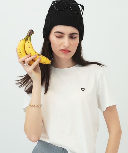 saloon（サルーン）の「SALOON(サルーン)/【InRed7月号掲載】ワンポイントハート刺繍Ｔシャツ《再入荷・新色登場》（Tシャツ/カットソー・レディース・グレー/ネイビー/ホワイト/ブラック/グリーン・FREE）」の2枚目の写真