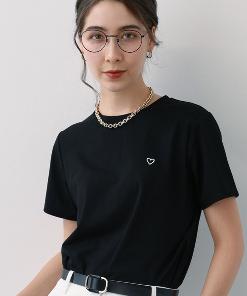 saloon（サルーン）の「SALOON(サルーン)/【InRed7月号掲載】ワンポイントハート刺繍Ｔシャツ《再入荷・新色登場》（Tシャツ/カットソー・レディース・グレー/ネイビー/ホワイト/ブラック/グリーン・FREE）」の3枚目の写真