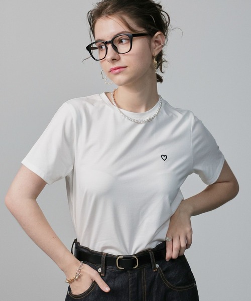 saloon（サルーン）の「SALOON(サルーン)/【InRed7月号掲載】ワンポイントハート刺繍Ｔシャツ《再入荷・新色登場》（Tシャツ/カットソー・レディース・グレー/ネイビー/ホワイト/ブラック/グリーン・FREE）」の11枚目の写真