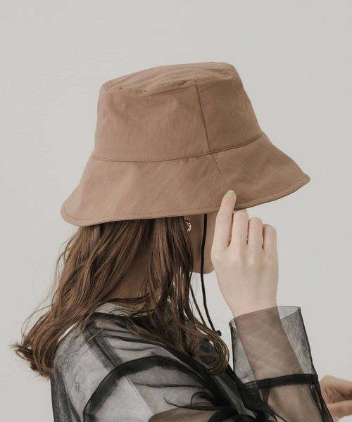 SMELLY（スメリー）の「『撥水/UVカット』ハッスイドロストバケットハット（ハット・レディース・ブラウン/アイボリー/ブラック・-）」の10枚目の写真