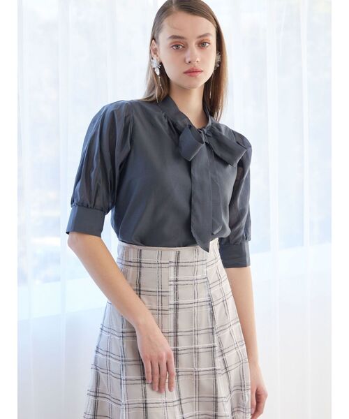 MERCURYDUO（マーキュリーデュオ）の「2WAYリボンパワショルブラウス（シャツ/ブラウス・レディース・ラベンダー/チャコールグレー/オフホワイト・FREE）」の14枚目の写真