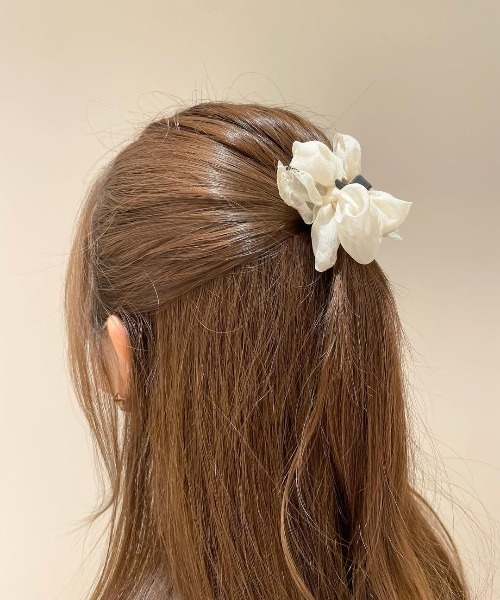 flower(フラワー)の「エアリーシュシュクリップ(バレッタ/ヘアクリップ・レディース・ブラック/アイボリー・FREE)」の13枚目の写真