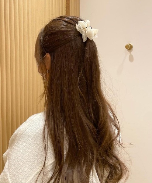 flower(フラワー)の「エアリーシュシュクリップ(バレッタ/ヘアクリップ・レディース・ブラック/アイボリー・FREE)」の14枚目の写真