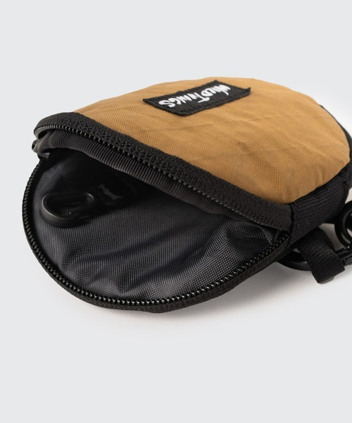 WILD THINGS（ワイルドシングス）の「【WILDTHINGS / ワイルドシングス】CIRCLE NECK WALLET（ショルダーバッグ・メンズ・ブラック/SHERBET/ベージュ/グリーン・FREE）」の5枚目の写真