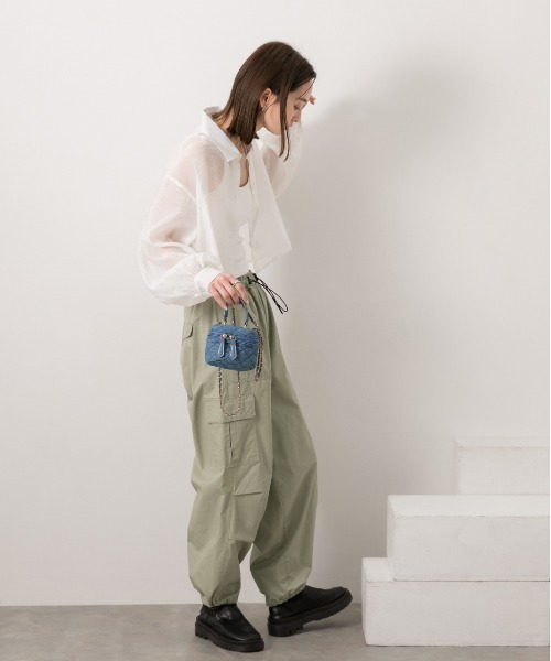 ad thie(アドティエ)の「サッカー素材 ショート丈シャツ(シャツ/ブラウス・レディース・オリーブ/ブラック/オフホワイト/サーモンピンク・FREE)」の13枚目の写真