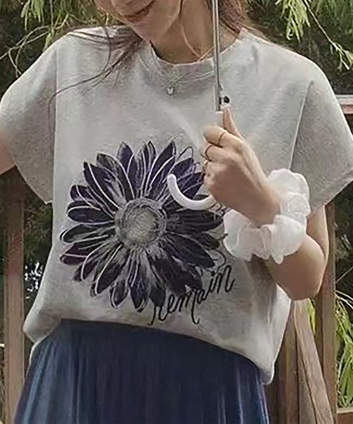 Girly Doll(ガーリードール)の「フレンチスリーブフラワーTシャツ(Tシャツ/カットソー・レディース・グレー/ホワイト・F)」の2枚目の写真