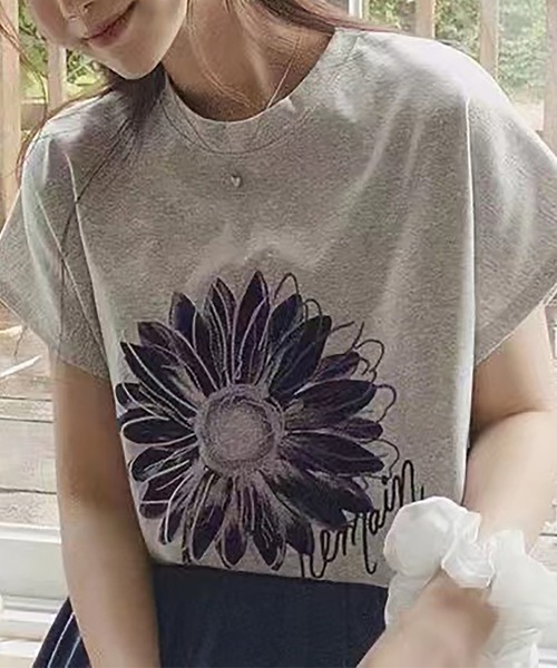 Girly Doll(ガーリードール)の「フレンチスリーブフラワーTシャツ(Tシャツ/カットソー・レディース・グレー/ホワイト・F)」の4枚目の写真