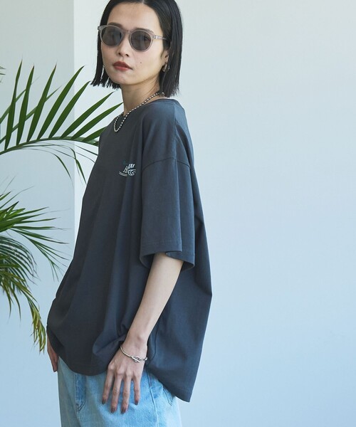 PENNEYS(ぺニーズ)の「PenneysHAWAII(ぺニーズハワイ)別注サマーウェーブTシャツ(Tシャツ/カットソー・レディース・ダークグレー/ケリーグリーン/オフホワイト・FREE)」の4枚目の写真