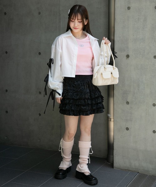 SPINNS（スピンズ）の「2ポケット付き 合皮ボストンバッグ　500mlペットボトル収納可能（ボストンバッグ・レディース・レッド/ブラック/ホワイト/シルバー/シルバー×ブラック/ダークブラウン/ダークブラック/カーキ・ONESIZE）」の17枚目の写真