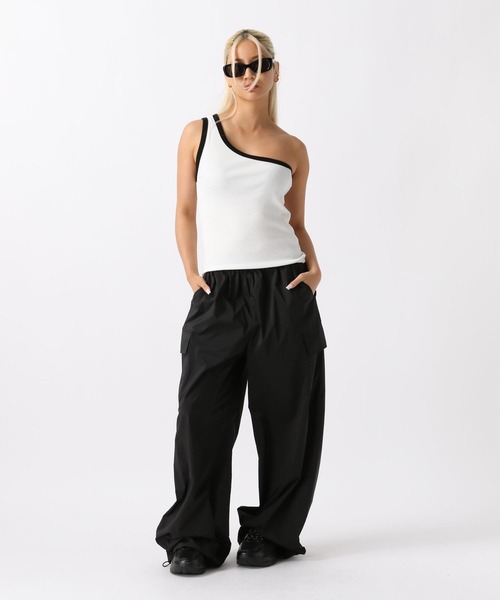 FOREVER 21(フォーエバー トゥエンティーワン)の「【2024SS】バイカラーワンショルタンク(タンクトップ・レディース・ブラック/オフホワイト・MEDIUM/SMALL)」の4枚目の写真