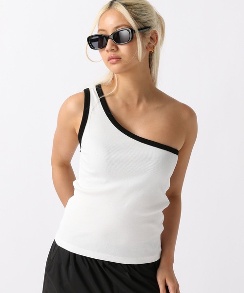 FOREVER 21(フォーエバー トゥエンティーワン)の「【2024SS】バイカラーワンショルタンク(タンクトップ・レディース・ブラック/オフホワイト・MEDIUM/SMALL)」の7枚目の写真