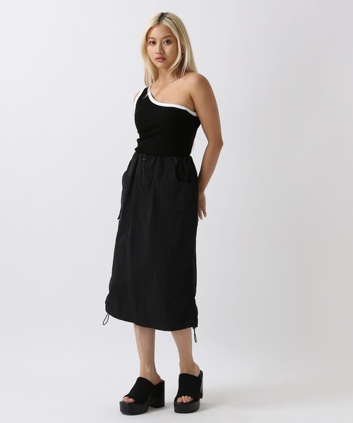 FOREVER 21(フォーエバー トゥエンティーワン)の「【2024SS】バイカラーワンショルタンク(タンクトップ・レディース・ブラック/オフホワイト・MEDIUM/SMALL)」の21枚目の写真