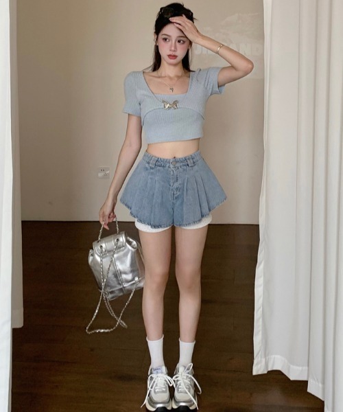 .KOM（ドットコム）の「A'GEM/9 × .kom 『.KOM/ドットケーオーエム』 蝶チャーム トップス（その他トップス・レディース・ライトブルー・FREE）」の4枚目の写真