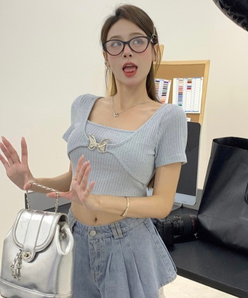 .KOM（ドットコム）の「A'GEM/9 × .kom 『.KOM/ドットケーオーエム』 蝶チャーム トップス（その他トップス・レディース・ライトブルー・FREE）」の7枚目の写真