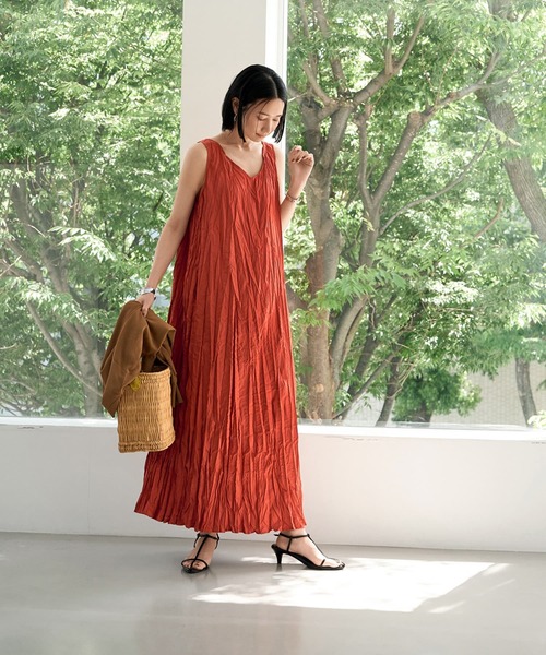 STYLE DELI（スタイルデリ）の「クリンクルニュアンスワンピース（ワンピース・レディース・オレンジ系その他/ブルー系その他・MEDIUM/SMALL）」の2枚目の写真