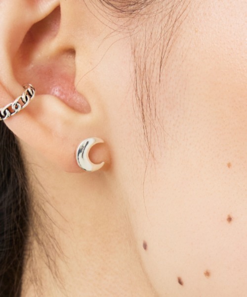 quip queint(クイップクエイント)の「【quip queint】moon stad pierce / ムーン スタッド ピアス(ピアス(両耳用)・レディース・シルバー・FREE)」の1枚目の写真