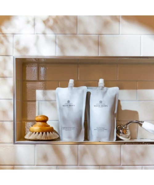 MOLTON BROWN(モルトンブラウン)の「ピンクペッパー バス&シャワージェル レフィル 400ml|モルトンブラウン MOLTON BROWN(石鹸/ボディソープ・レディース・ウッディ・FREE)」の4枚目の写真
