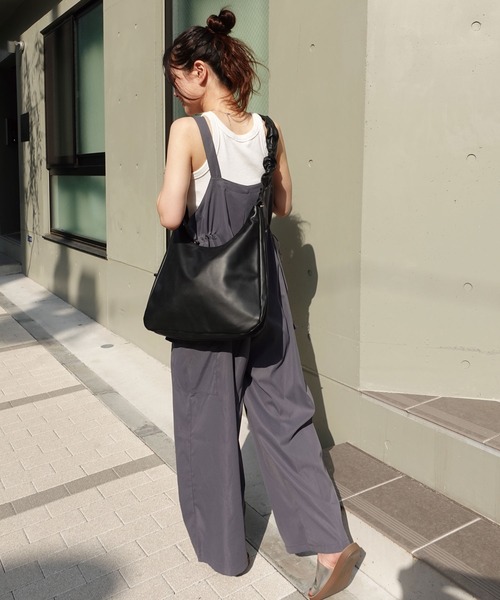 CORNERS（コーナーズ）の「シャーリングハンドルショルダーバッグ（ショルダーバッグ・レディース・アイボリー/ブラック/グレイッシュベージュ・FREE）」の10枚目の写真