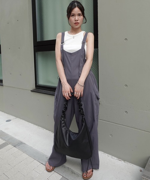 CORNERS（コーナーズ）の「シャーリングハンドルショルダーバッグ（ショルダーバッグ・レディース・アイボリー/ブラック/グレイッシュベージュ・FREE）」の6枚目の写真