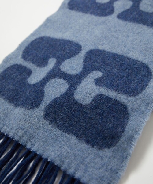 GANNI（ガニー）の「GANNI/ガニー FASHION SCARVES / A6028 / マフラー（マフラー・レディース・レッド/ブルー・ONE SIZE）」の3枚目の写真