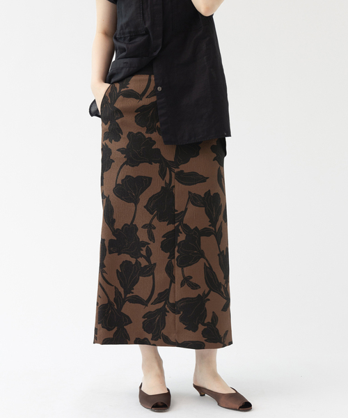 IENA（イエナ）の「ボタニカルタイトスカート（スカート・レディース・ブラウン/ネイビー・36/38）」の2枚目の写真