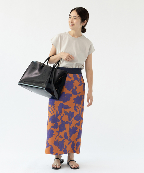 IENA（イエナ）の「ボタニカルタイトスカート（スカート・レディース・ブラウン/ネイビー・36/38）」の4枚目の写真