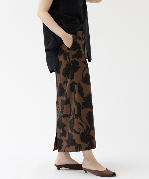 IENA（イエナ）の「ボタニカルタイトスカート（スカート・レディース・ブラウン/ネイビー・36/38）」の5枚目の写真