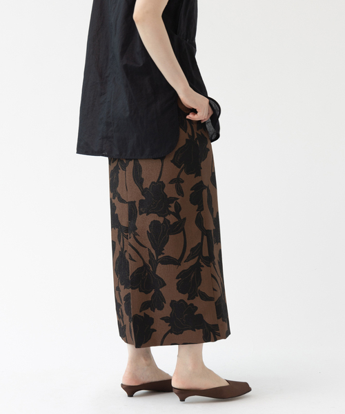 IENA（イエナ）の「ボタニカルタイトスカート（スカート・レディース・ブラウン/ネイビー・36/38）」の6枚目の写真