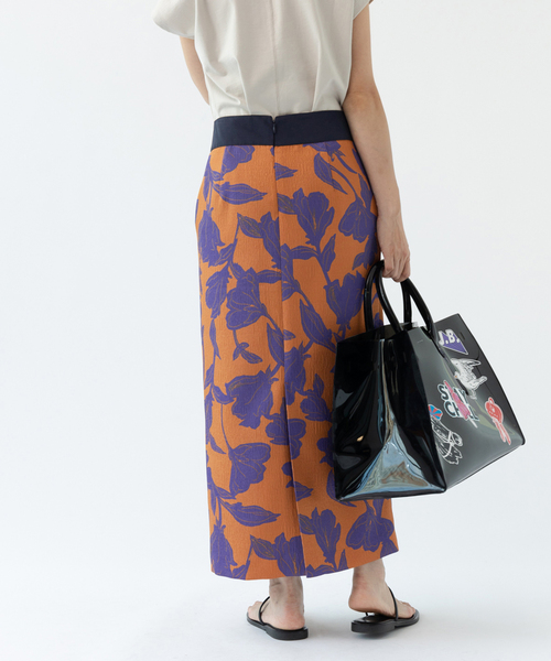 IENA（イエナ）の「ボタニカルタイトスカート（スカート・レディース・ブラウン/ネイビー・36/38）」の14枚目の写真