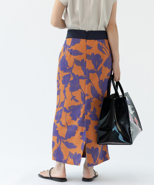 IENA（イエナ）の「ボタニカルタイトスカート（スカート・レディース・ブラウン/ネイビー・36/38）」の15枚目の写真