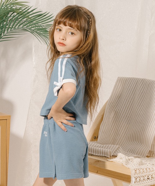 URBAN CHERRY（アーバンチェリー）の「【さらっと触感】ワッフルサイドリングボタンデザインショートパンツ（その他パンツ・キッズ・ブルー/ブラック/ホワイト・110cm/120cm/130cm/140cm/150cm）」の6枚目の写真