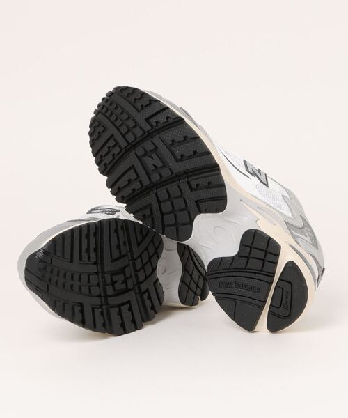 ADAM ET ROPE'（アダムエロペ）の「【new balance(ニューバランス)】ML725（スニーカー・レディース・ブラック/シルバー/オフホワイト・24/25/23）」の5枚目の写真