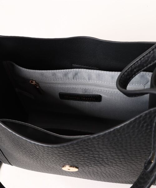 ORiental TRaffic(オリエンタルトラフィック)の「センターベルトハンドバッグ BA-235(ハンドバッグ・レディース・ブラック/グレー/キャメル・フリ-)」の13枚目の写真
