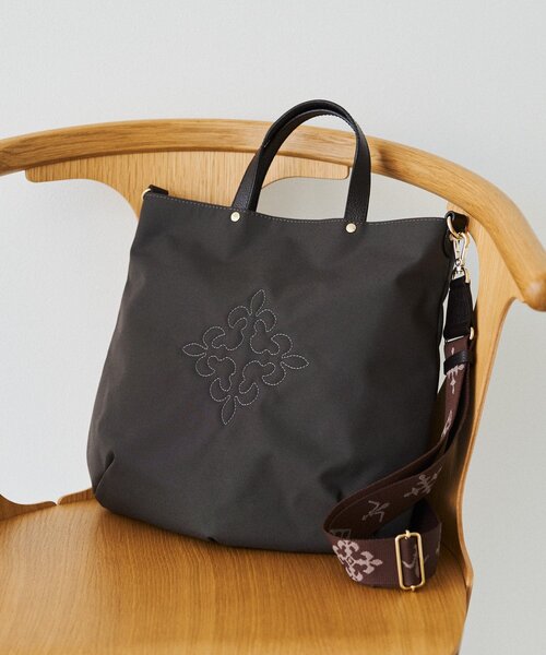 russet（ラシット）の「《3/4～価格改定》スリム2WAYトートバッグ <コーデュラナイロン>(CE-1404)（トートバッグ・レディース・ライトグレー/ブラック/グレイッシュベージュ/ピンク/ブラウン/ブルー系その他/ネイビー/ダークブラウン・FREE）」の4枚目の写真