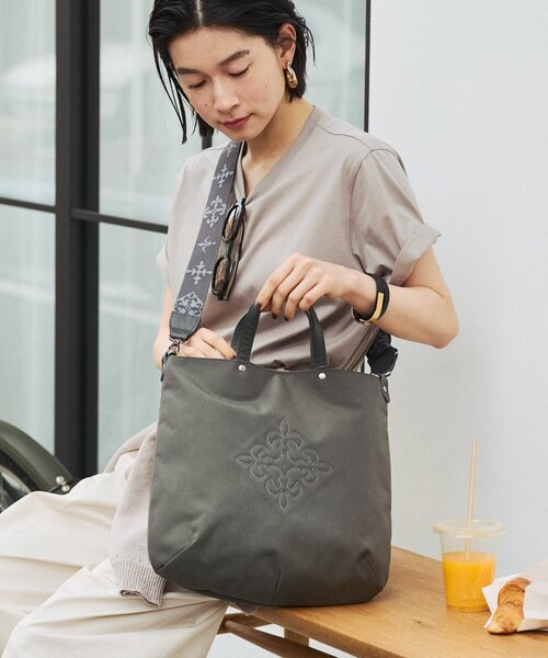 russet(ラシット)の「スリム2WAYトートバッグ <コーデュラナイロン>(CE-1404)(トートバッグ・レディース・ライトグレー/ブラック/グレイッシュベージュ/ピンク/ブラウン/ブルー系その他/ネイビー/ダークブラウン/ブルー系その他5/ピンク系その他2/ブルー/マスタード・FREE)」の19枚目の写真
