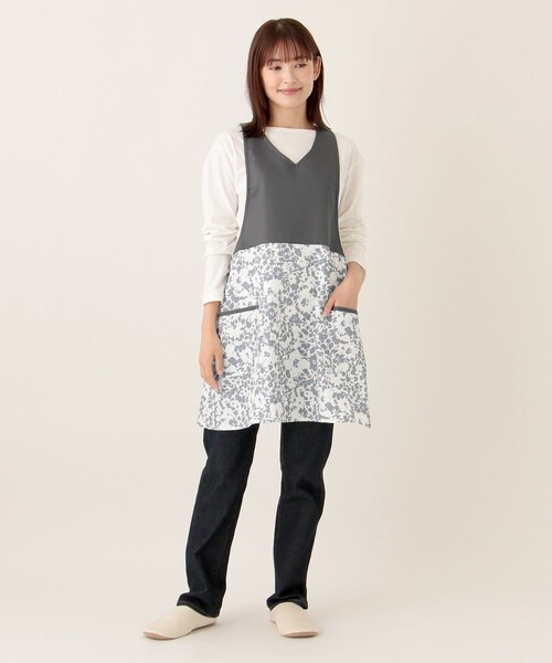 Afternoon Tea（アフタヌーンティー）の「フラワーエプロン（エプロン・レディース・グレー/ネイビー・ONE SIZE）」の5枚目の写真