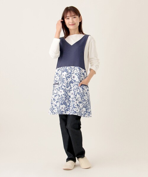 Afternoon Tea（アフタヌーンティー）の「フラワーエプロン（エプロン・レディース・グレー/ネイビー・ONE SIZE）」の8枚目の写真
