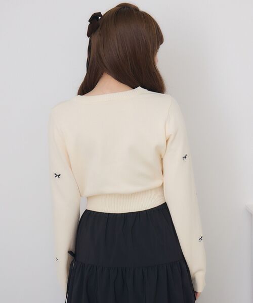 ems excite（エムズエキサイト）の「アソート刺繍NTPO（ニット/セーター・レディース・ピンク/ダークグレー/ナチュラル/アイボリー・FREE）」の20枚目の写真