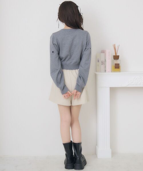 ems excite（エムズエキサイト）の「アソート刺繍NTPO（ニット/セーター・レディース・ピンク/ダークグレー/ナチュラル/アイボリー・FREE）」の12枚目の写真