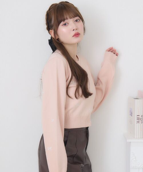 ems excite（エムズエキサイト）の「アソート刺繍NTPO（ニット/セーター・レディース・ピンク/ダークグレー/ナチュラル/アイボリー・FREE）」の10枚目の写真