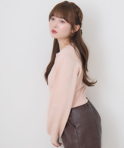 ems excite（エムズエキサイト）の「アソート刺繍NTPO（ニット/セーター・レディース・ピンク/ダークグレー/ナチュラル/アイボリー・FREE）」の11枚目の写真