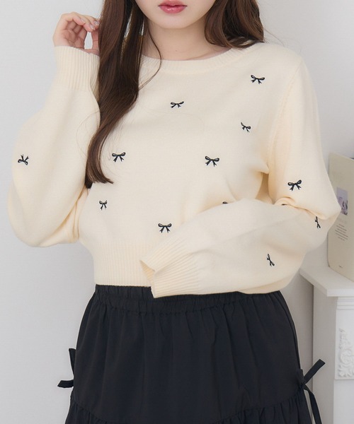 ems excite（エムズエキサイト）の「アソート刺繍NTPO（ニット/セーター・レディース・ピンク/ダークグレー/ナチュラル/アイボリー・FREE）」の3枚目の写真