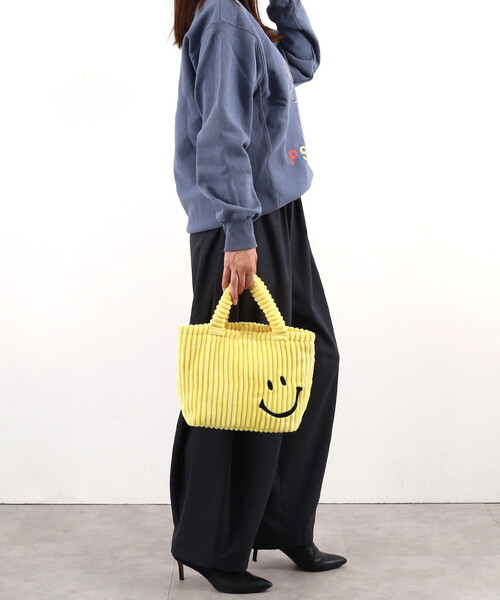 COOCO(クーコ)の「SMILEY コーデュロイ刺繍ランチトートバッグ(トートバッグ・レディース・ブラウン/グレー/ピンク/イエロー/ブルー・FREE)」の5枚目の写真