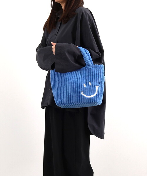 COOCO(クーコ)の「SMILEY コーデュロイ刺繍ランチトートバッグ(トートバッグ・レディース・ブラウン/グレー/ピンク/イエロー/ブルー・FREE)」の4枚目の写真