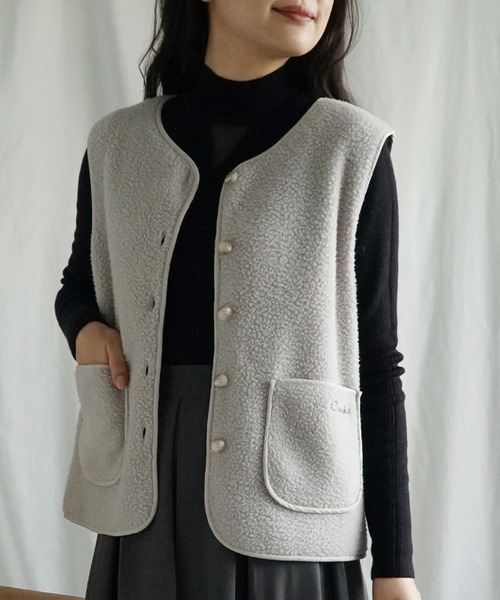 aimoha（アイモハ）の「ポケット付きボアベスト（ベスト・レディース・グレー/ブラック/ライトベージュ・FREE）」の3枚目の写真