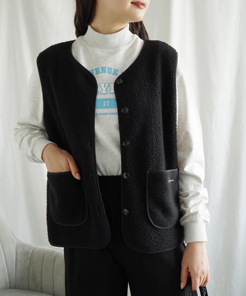 aimoha（アイモハ）の「ポケット付きボアベスト（ベスト・レディース・グレー/ブラック/ライトベージュ・FREE）」の2枚目の写真