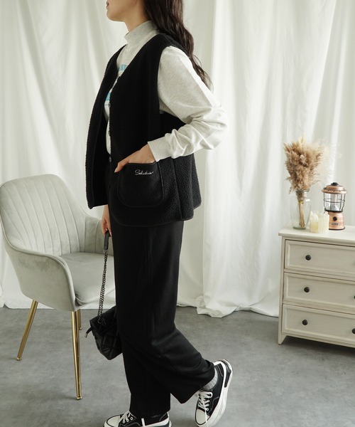 aimoha（アイモハ）の「ポケット付きボアベスト（ベスト・レディース・グレー/ブラック/ライトベージュ・FREE）」の6枚目の写真